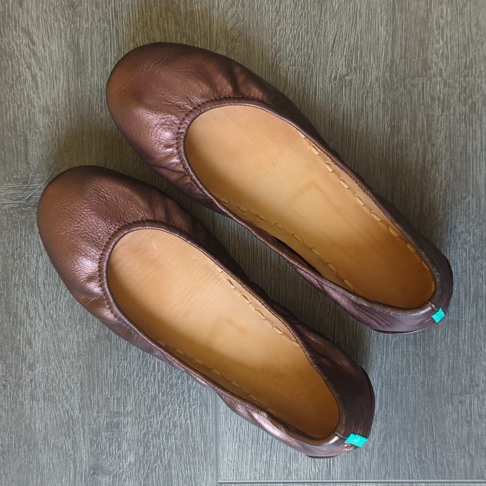 Limited edition Raspberry Truffle Tieks, Size 8, EUC